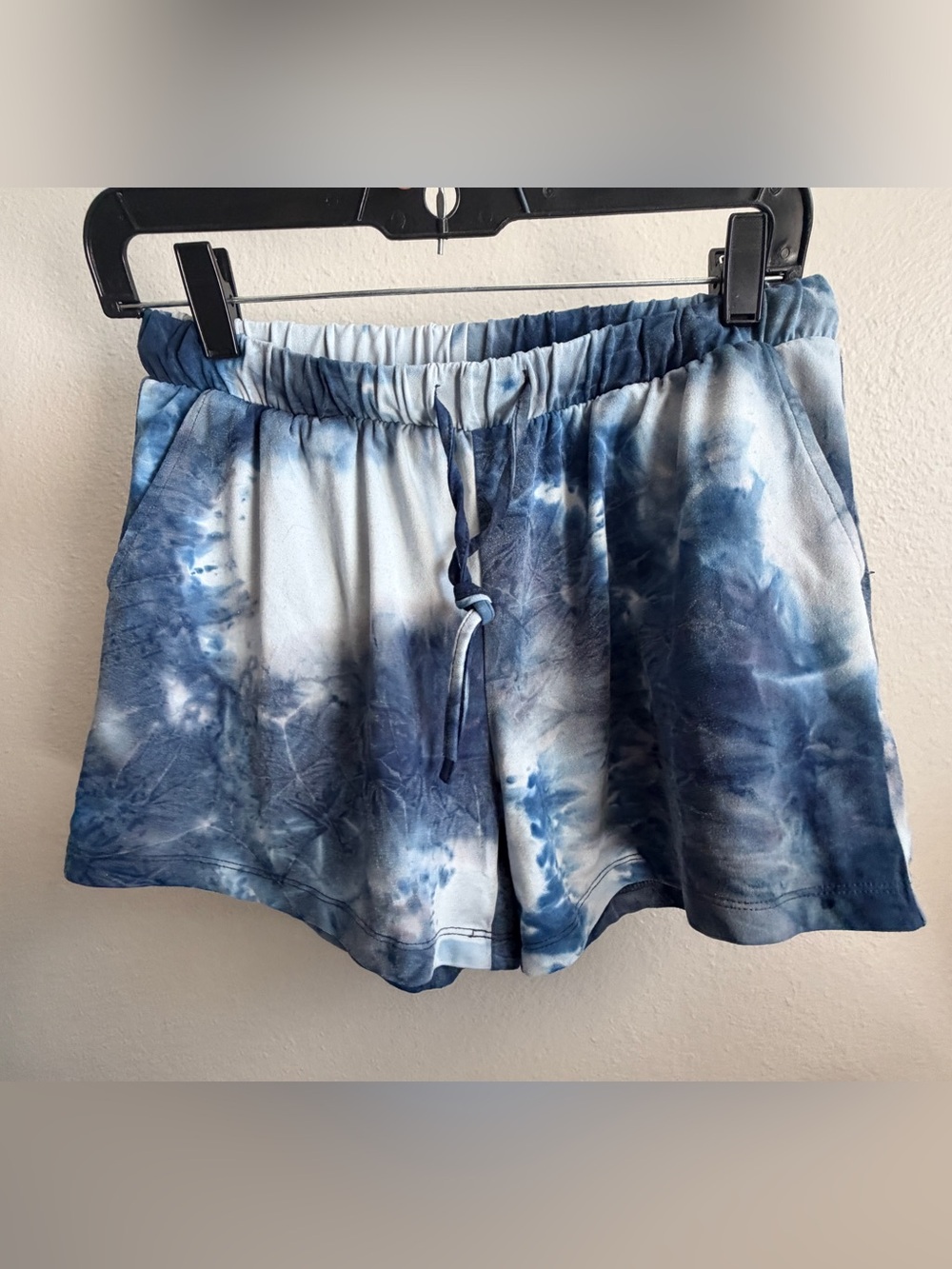 Suzzi Womenβs Tie-Dye comfy Lounge Shorts Blue White Size M Drawstring Stretch